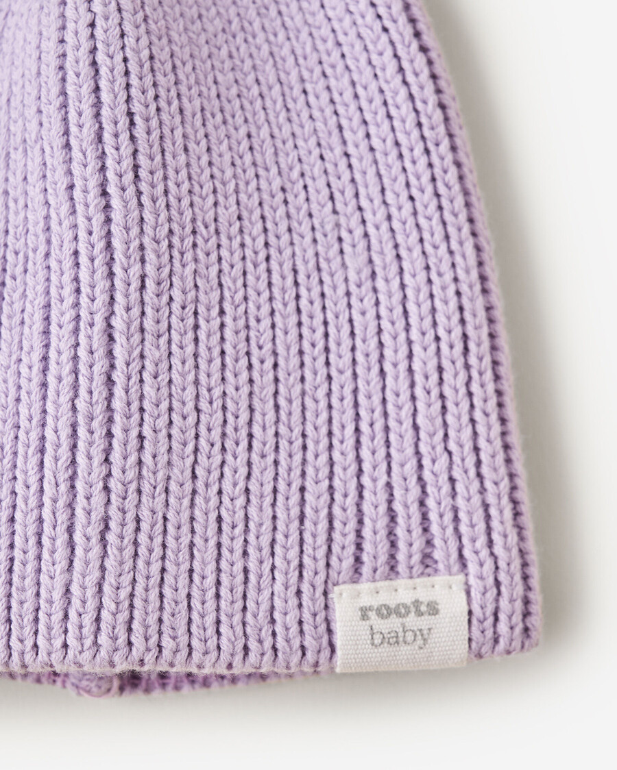 le premier bonnet de bébé roots