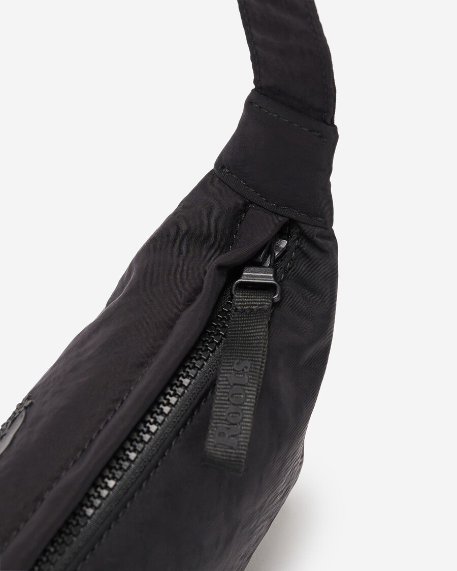 petit sac en nylon en forme de croissant