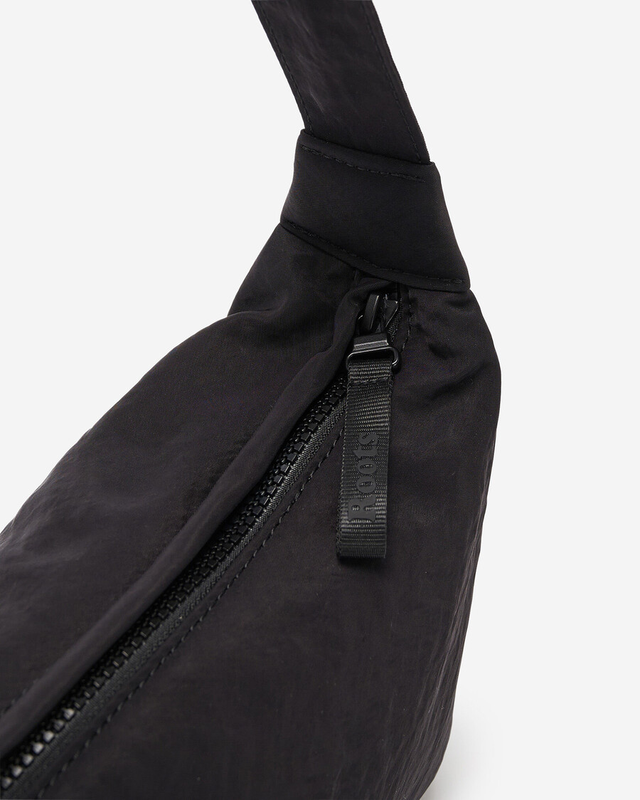 sac en nylon de taille moyenne en forme de croissant