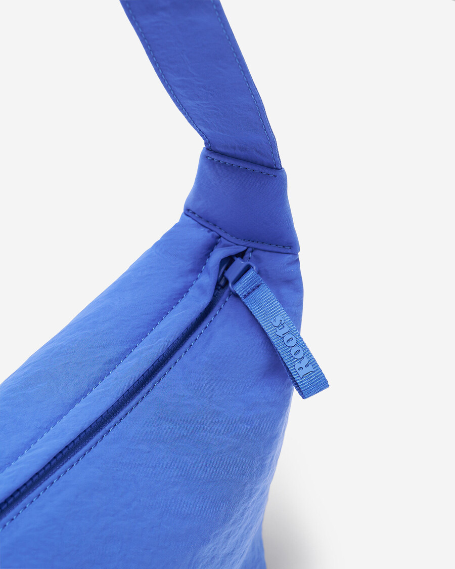sac en nylon de taille moyenne en forme de croissant