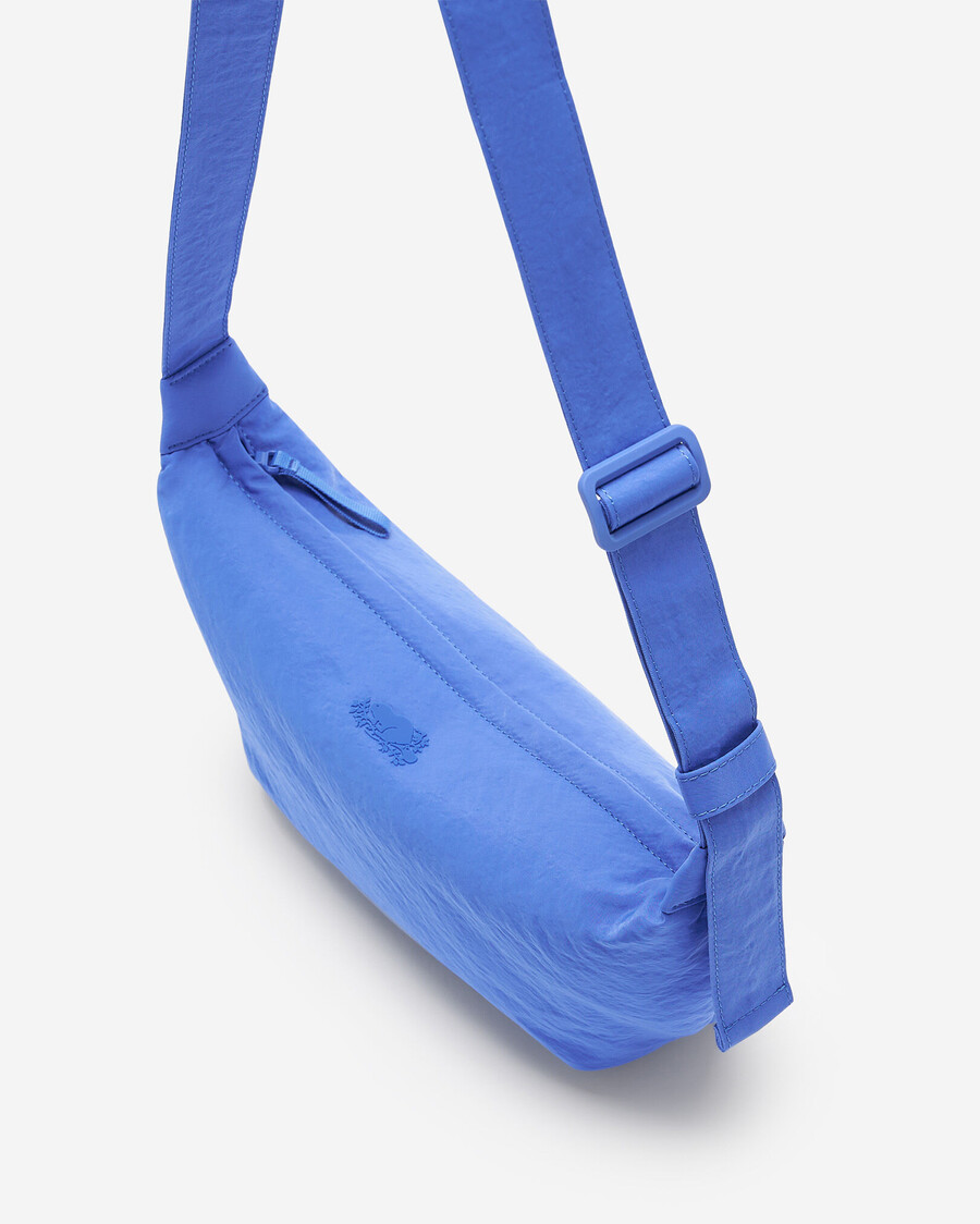 sac en nylon de taille moyenne en forme de croissant