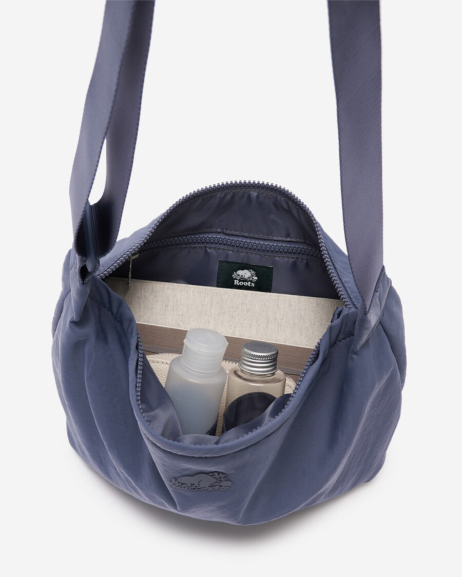 sac en nylon de taille moyenne en forme de croissant