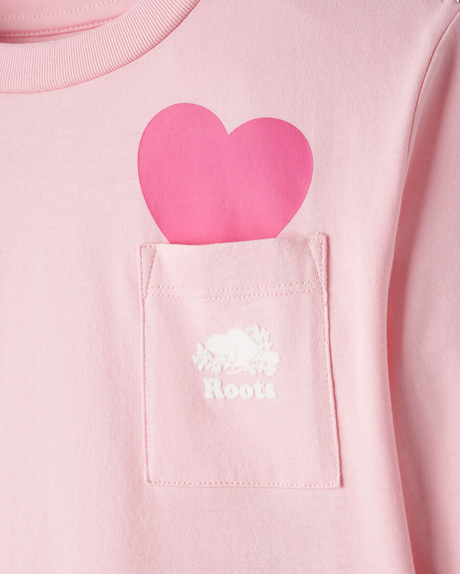 t-shirt à poche en forme de cœur pour tout-petit